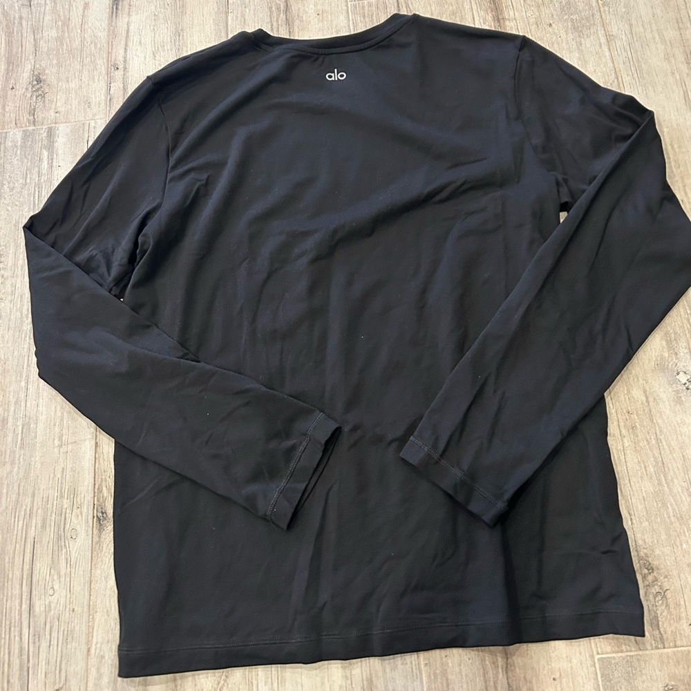 ALO Yoga Men’s Conquer Long Sleeve Crew - Black